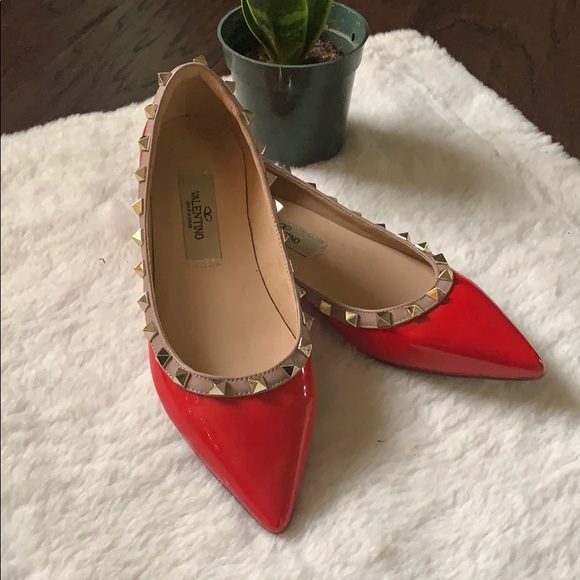 Beautiful pointy candy apple red flats - Picture 2 of 11